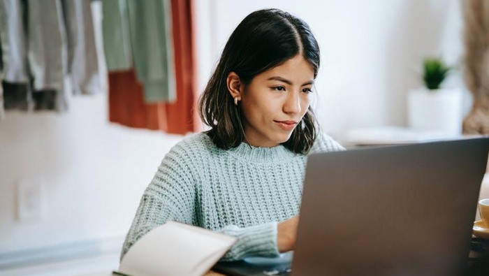 Sudah Bosan Work From Home? Coba Atasi dengan Kegiatan Berikut Yuk! Sudah Bosan Work From Home? Coba Atasi dengan Kegiatan Berikut Yuk!