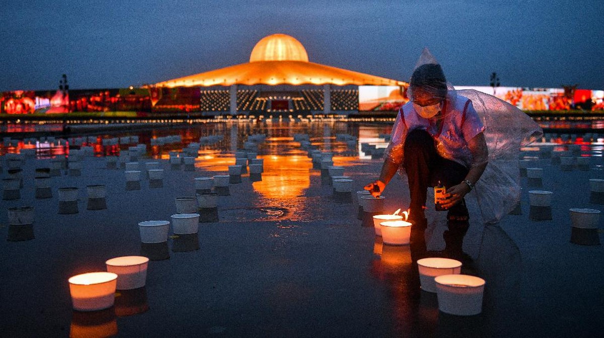 FOTO: Damai Cahaya Lilin, Tenangkan Batin saat Pandemi