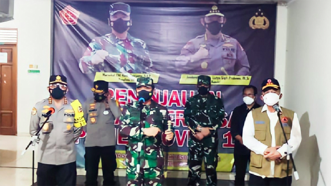 Ganip Warsito mengapresiasi keberhasilan pemerintah Kabupaten Bantul mendirikan tempat isolasi terpusat, dan melayani pasien Covid di RS Lapangan Bambanglipuro.