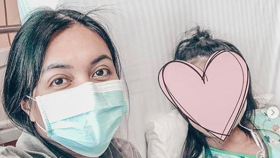 kesehatan anak Denada drop