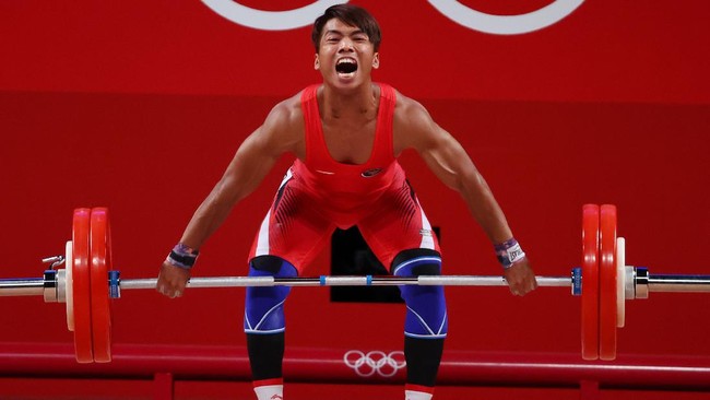 Lifter Indonesia Deni gagal menyumbang medali dari cabang angkat besi 67kg putra di Olimpiade Tokyo 2020, Minggu (22/7).