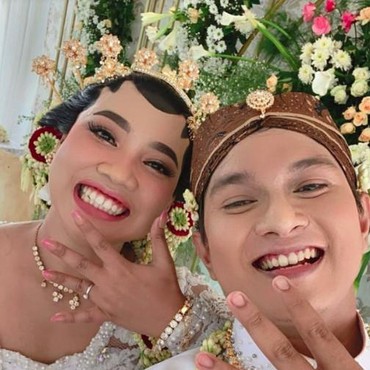 Diam-diam Menikah, Mumuk Gomez 'Mendesah'