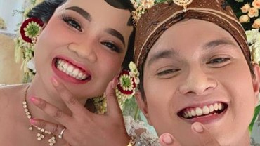 Diam-diam Menikah, Mumuk Gomez 'Mendesah'