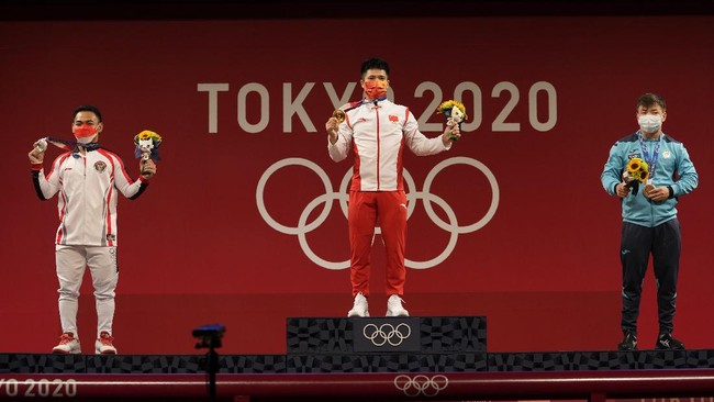 Eko Yuli Irawan tak perlu meminta maaf hanya karena meraih medali perak di Olimpiade Tokyo 2020.