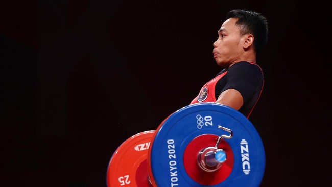 Atlet angkat besi Indonesia Eko Yuli Irawan mengaku masih penasaran untuk meraih medali emas di Olimpiade 2024.