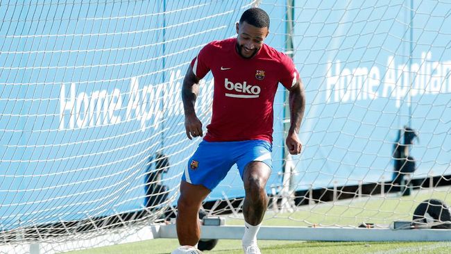Memphis Depay Cetak Gol Perdana, Barca Hajar Girona Penyerang anyar Barcelona Memphis Depay sukses mencetak gol perdana dalam laga debutnya di pertandingan pramusim Blaugrana.