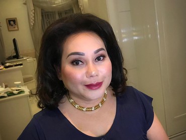 Terpopuler: Potret Eks Istri Irwan Mussry Vs Raffi Ahmad Bantu Ibu Penjual Kacang