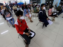 Gandeng Swasta, Pemda Genjot Vaksinasi COVID-19 Massal