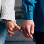 Bukan Zamannya Lagi, 5 Aturan Klasik dalam Pacaran Ini Perlu Kamu Tinggalkan Mulai Sekarang