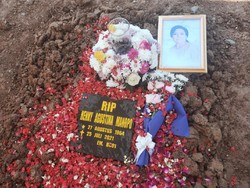Tangis Amanda Manopo Pecah di Makam Ibunda: Maafkan Kesalahan Mami Saya