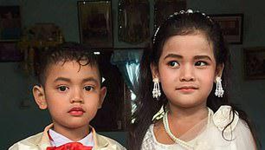 Anak Kembar Menikah