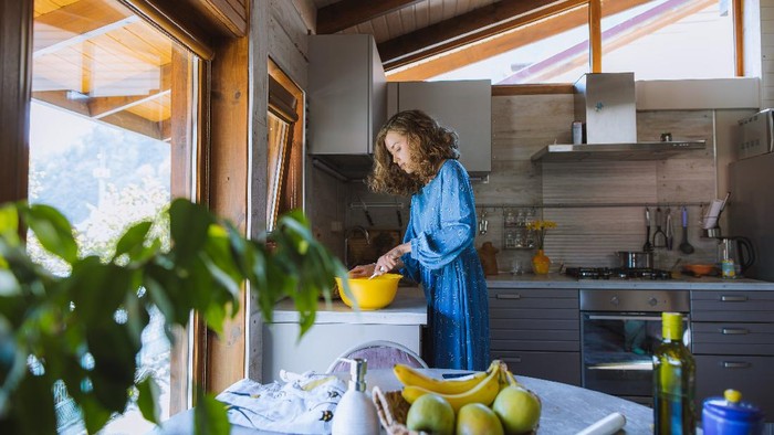 Usir Aroma Tak Sedap, Ini 6 Cara Atasi Bau Masakan yang Tertinggal di Dapur