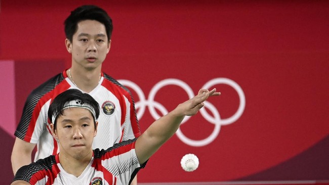 Kevin Sanjaya/Marcus Gideon jumpa wakil Malaysia di perempat Olimpiade Tokyo 2020 dan Raphael Varane resmi ke Manchester United jadi berita terpopuler olahraga.