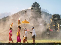 Mengenal Mesbes Bangke, Tradisi Ekstrem Mencabik Mayat di Bali