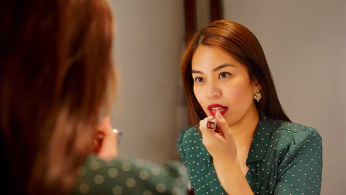 Meeting Dadakan Bikin Panik! Segera Tampil Fresh dengan 4 Lip Cream Warna Coral Berikut Ini