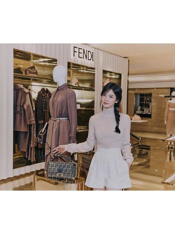 Menolak Tua, Intip Tampilan Stunning Song Hye Kyo Jadi Brand Ambassador Brand Mewah Fendi