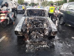 Mobil Sport Mustang Shelby GT500 Terbakar di Pondok Indah
