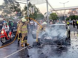 Mobil Mustang Shelby Terbakar di Pondok Indah Baru Keluar Bengkel