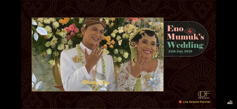 Momen Bahagia Pernikahan Mumuk Gomez & Eno Sang Kekasih Kabar bahagia datang dari komedian Mumuk Gomez yang telah resmi dipersunting oleh sang kekasih, Eno Retra. Yuk intip momennya!