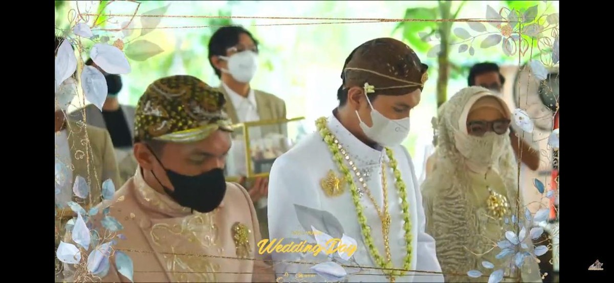 Kabar bahagia datang dari komedian Mumuk Gomez yang telah resmi dipersunting oleh sang kekasih&comma; Eno Retra&period; Yuk intip momennya&excl;