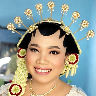 Netizen Sok Cantik, Wajah Mumuk Gomez Sebelum Dirias Banjir Hujatan