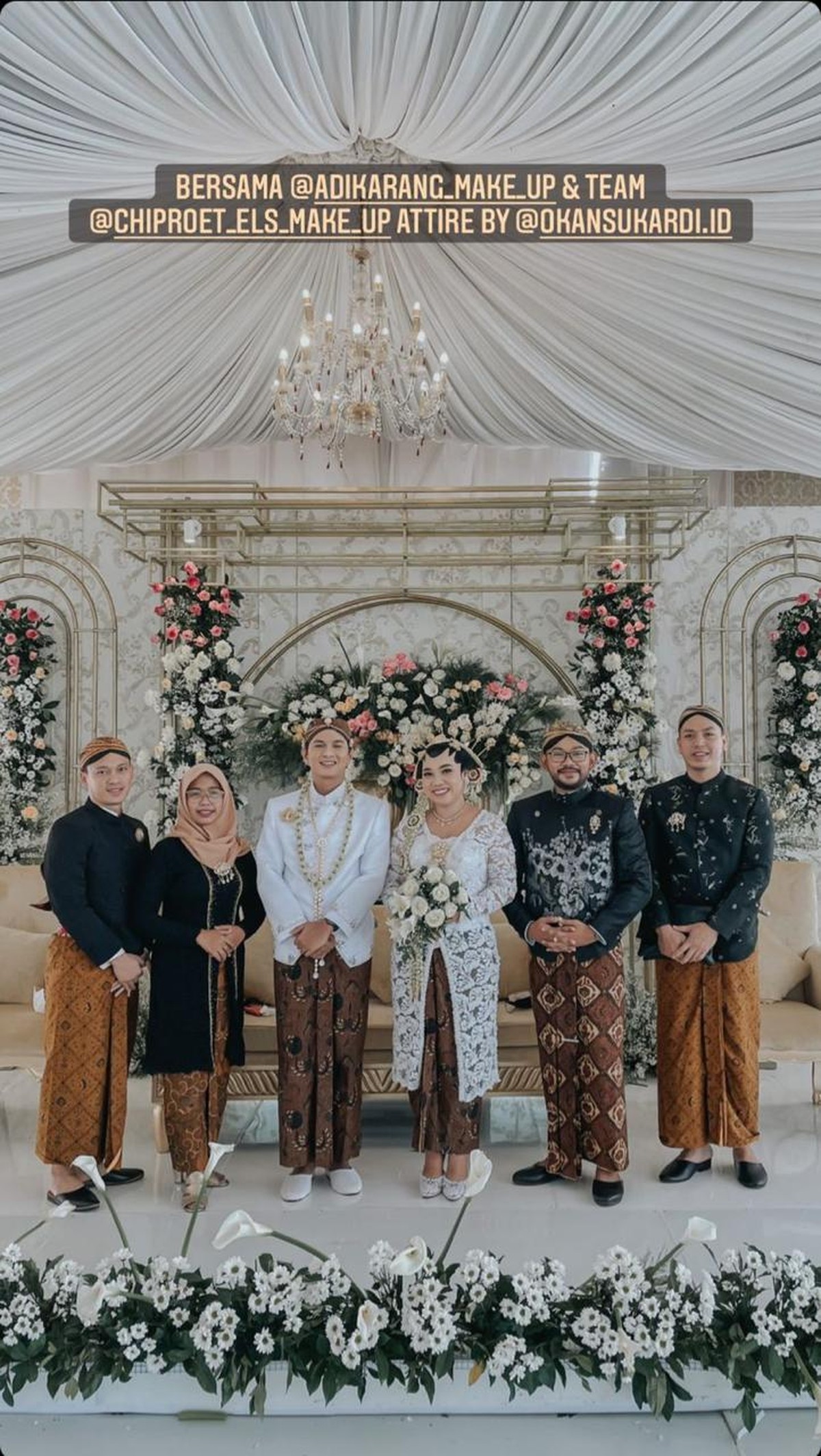 Kabar bahagia datang dari komedian Mumuk Gomez yang telah resmi dipersunting oleh sang kekasih&comma; Eno Retra&period; Yuk intip momennya&excl;