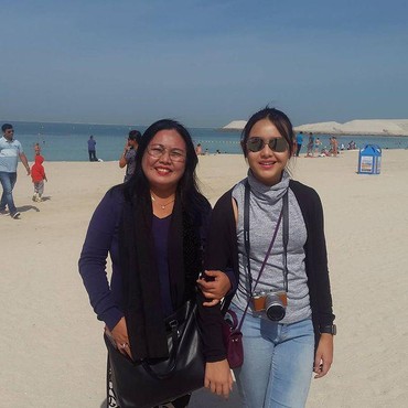 Sambil Menangis, Amanda Manopo Antarkan Ibunda ke Peristirahatan Terakhir