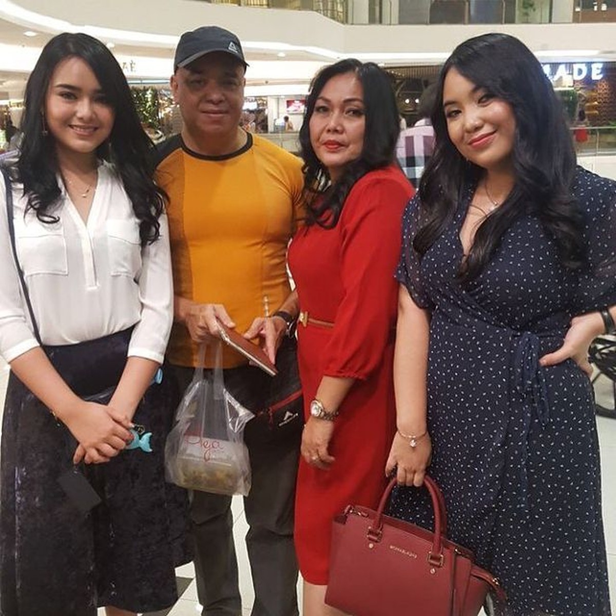 Henny Manopo ibunda tercinta Amanda Manopo meninggal dunia pada minggu &lpar;25&sol;7&rpar;&period; Yuk kita intip momen kenangan mereka&excl;