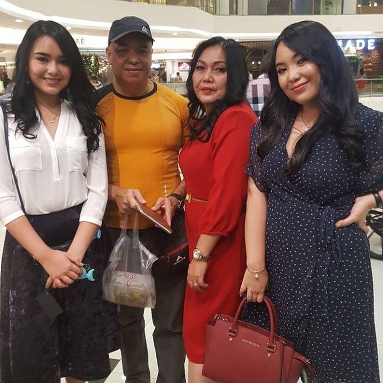 Henny Manopo ibunda tercinta Amanda Manopo meninggal dunia pada minggu (25/7). Yuk kita intip momen kenangan mereka!