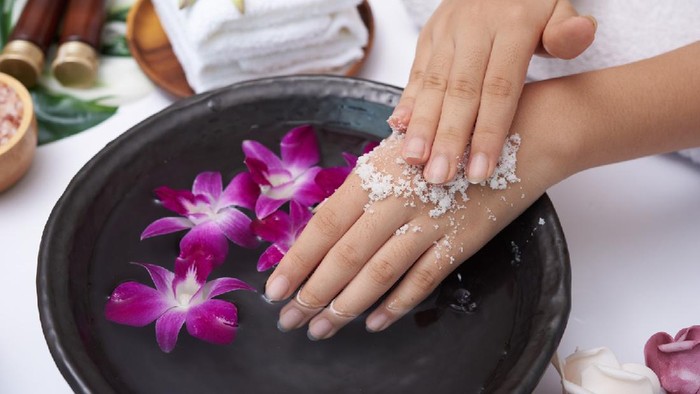 Murah Tapi Nggak Murahan, 5 Pilihan Body Scrub di Bawah 50 Ribu Ini Bisa Kamu Coba!