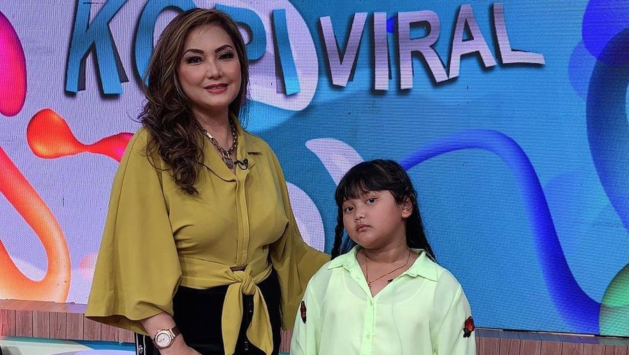 Nia Daniati dan Cucu