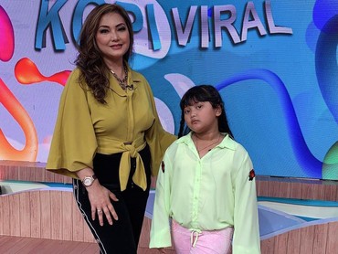 Saking Dekatnya, Nia Daniati Ingin Sang Cucu Jadi Penyanyi