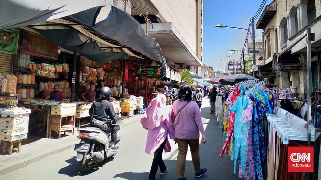 Kadis Perdagangan Bandung mengatakan mal atau pusat perbelanjaan yang boleh buka hanya tenant melayani online, bukan offline.