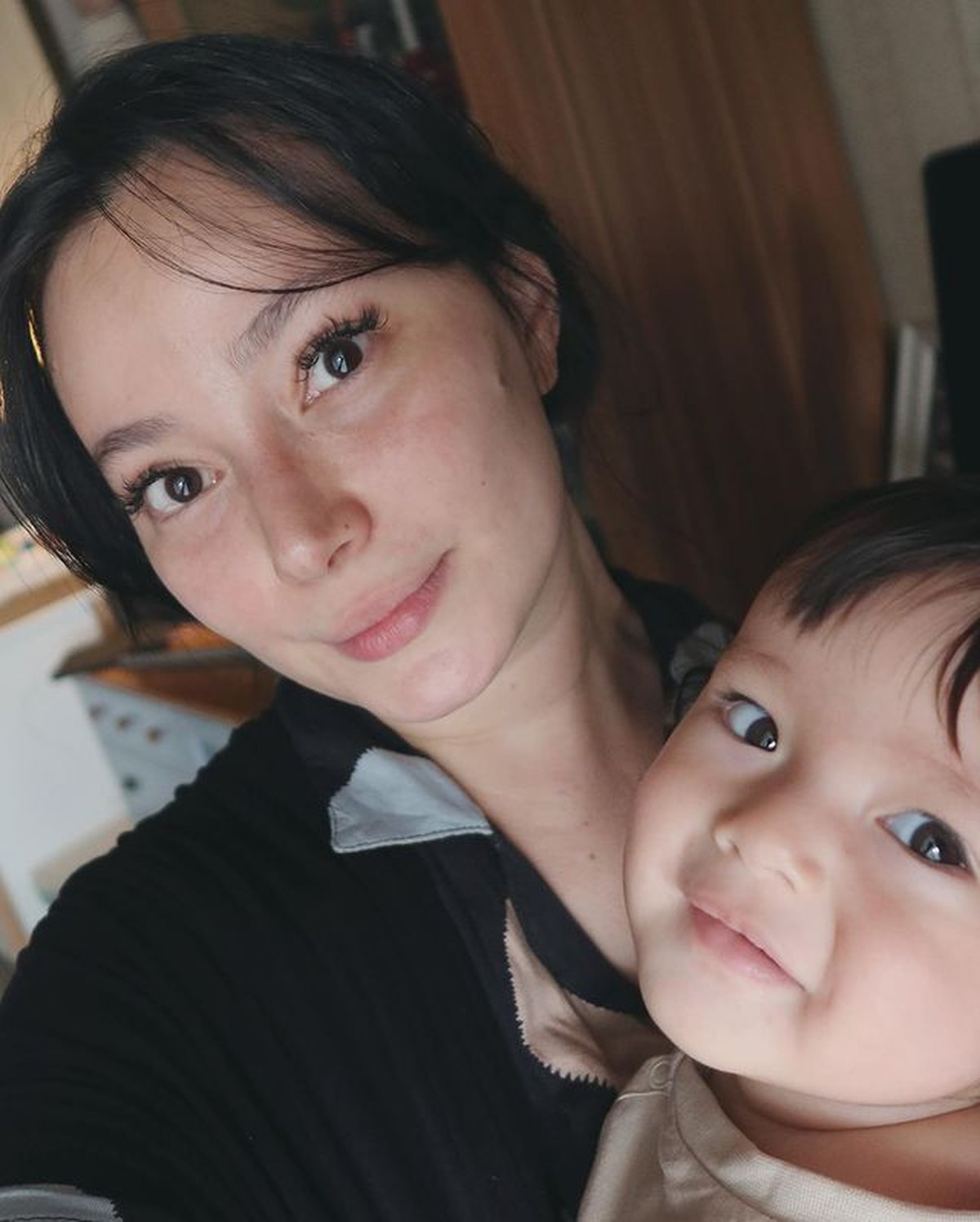 Asmirandah mengalami kenaikan berat badan paska hamil dan melahirkan namun ia berhasil menurunkan berat sebanyak 15kg&period; Yuk intip&excl;