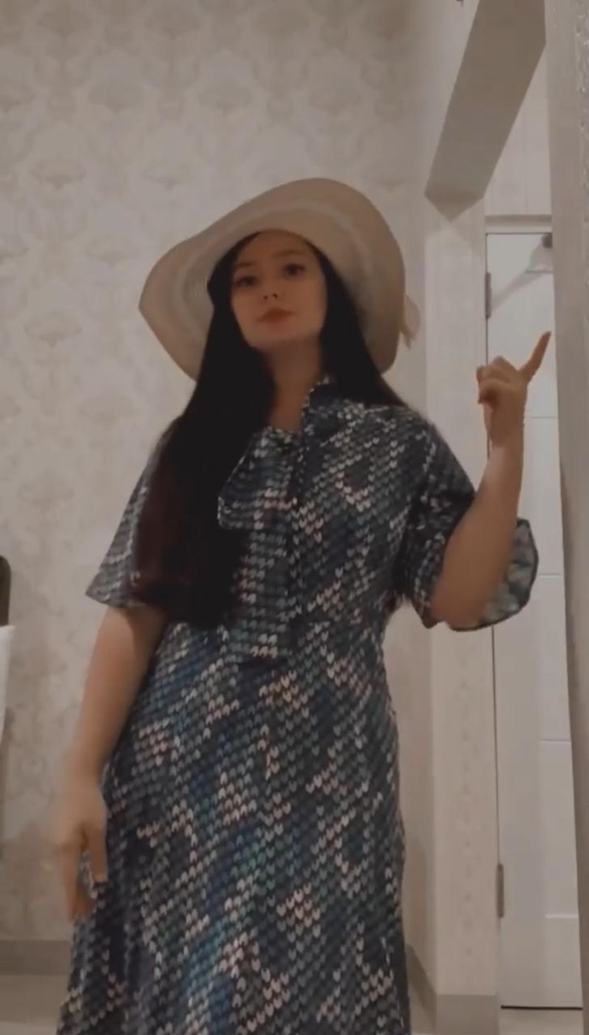 Asmirandah mengalami kenaikan berat badan paska hamil dan melahirkan namun ia berhasil menurunkan berat sebanyak 15kg&period; Yuk intip&excl;