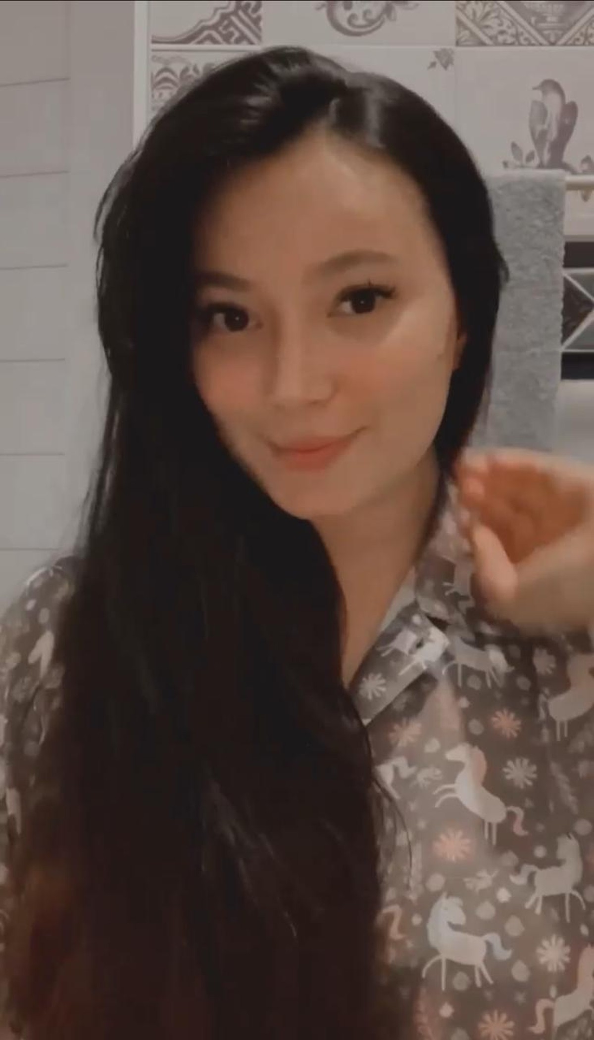 Asmirandah mengalami kenaikan berat badan paska hamil dan melahirkan namun ia berhasil menurunkan berat sebanyak 15kg&period; Yuk intip&excl;