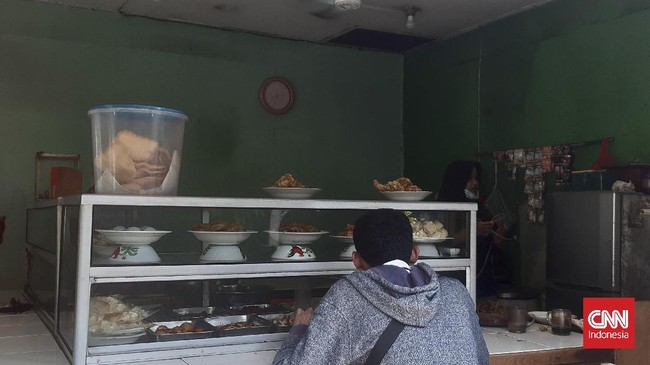 Kubu Prabowo-Gibran buka kemungkinan melibatkan pengusaha warteg di program makan siang gratis.