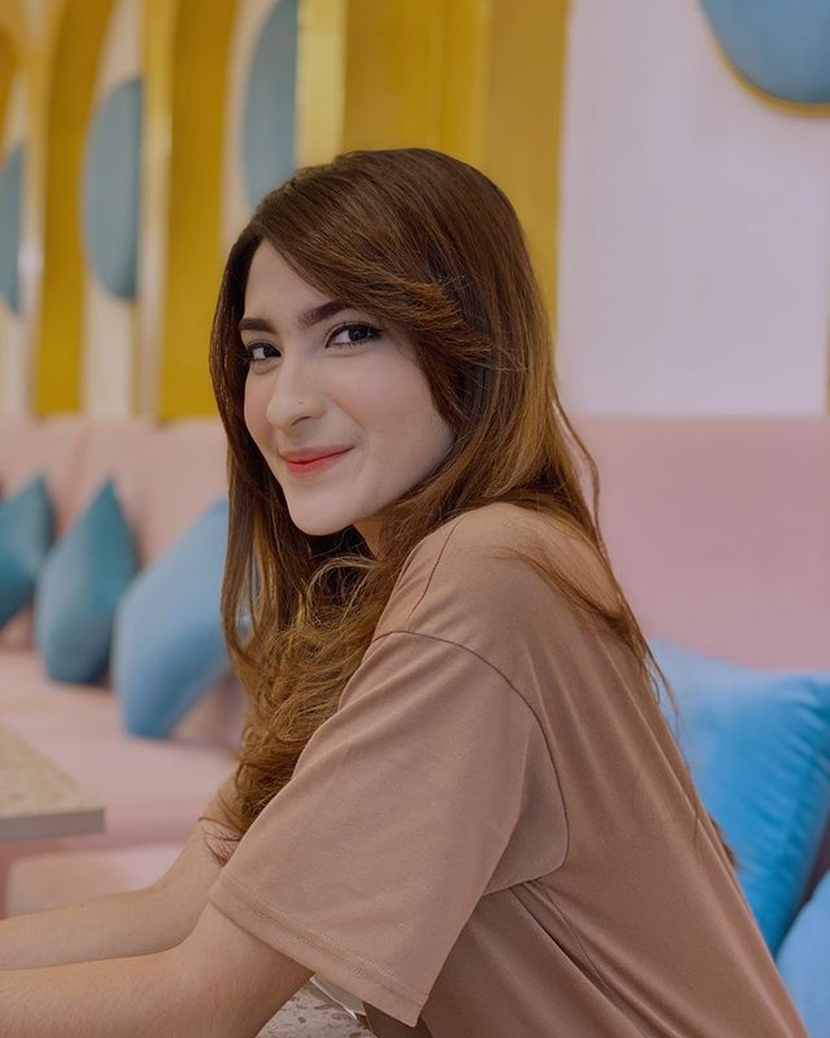 Curhatan seorang netizen melalui video TikTok tentang seorang pelakor menyeret nama artis sinetron Shirin Safira&period; Yuk intip potretnya&excl;