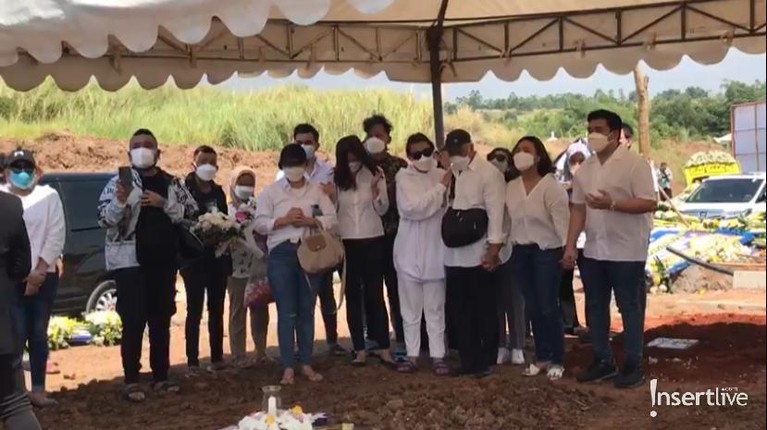 Prosesi Pemakaman Ibunda Amanda Manopo Prosesi Pemakaman Ibunda Amanda Manopo