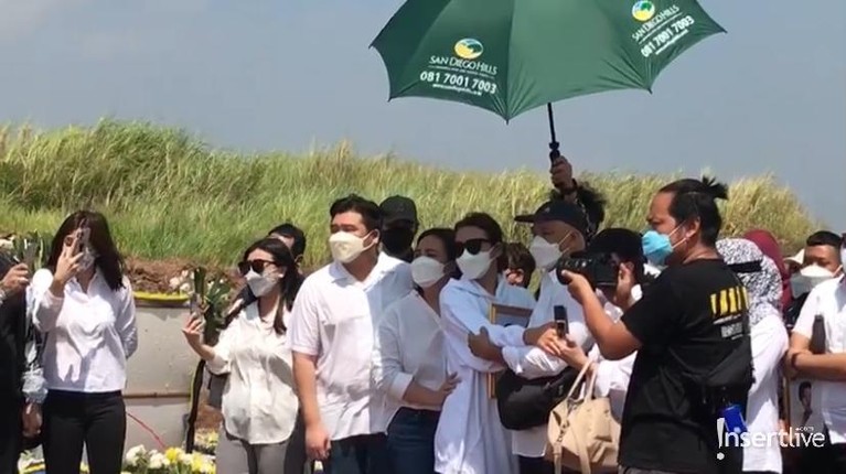 Prosesi Pemakaman Ibunda Amanda Manopo Prosesi Pemakaman Ibunda Amanda Manopo