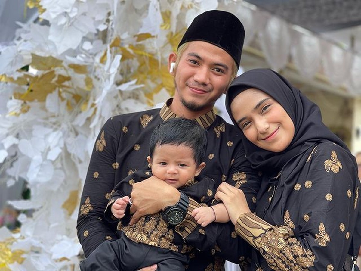 Rumah tangga Rizky DA dan Nadya Mustika membaik&comma; mereka memutuskan rujuk bahkan pamer foto mesra&period; Yuk intip&excl;