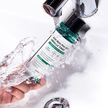 img-title Beneran Nggak Sih, Skincare AHA dan BHA Hanya Boleh Digunakan Malam Hari?