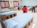 Gedung Isolasi di Surabaya Pakai Tempat Tidur dari Kardus