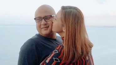 img-title Maia Estianty Ungkap Bagian Tubuh Irwan Mussry yang Suka Dicium
