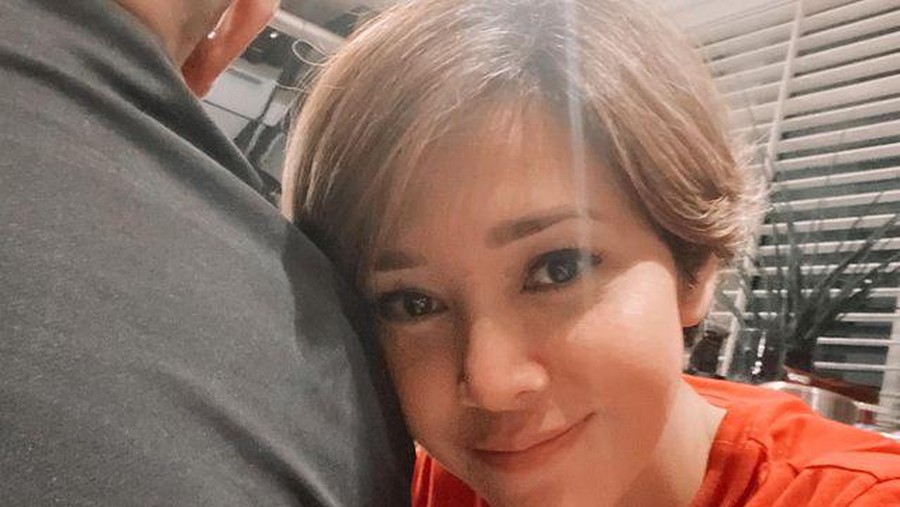 Pasangan yang menikah pada tahun 2018 ini tak ingin punya anak. Yuk intip momen mesra Maia dan Irwan!