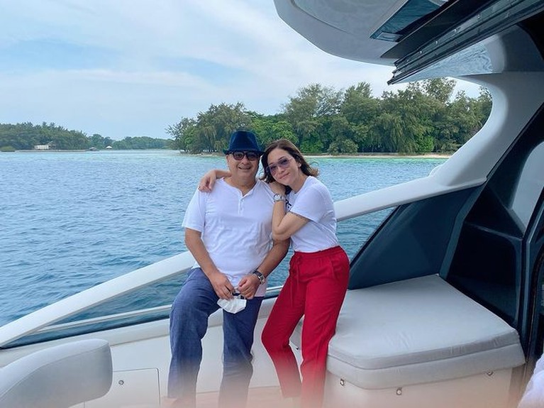 Pasangan yang menikah pada tahun 2018 ini tak ingin punya anak. Yuk intip momen mesra Maia dan Irwan!