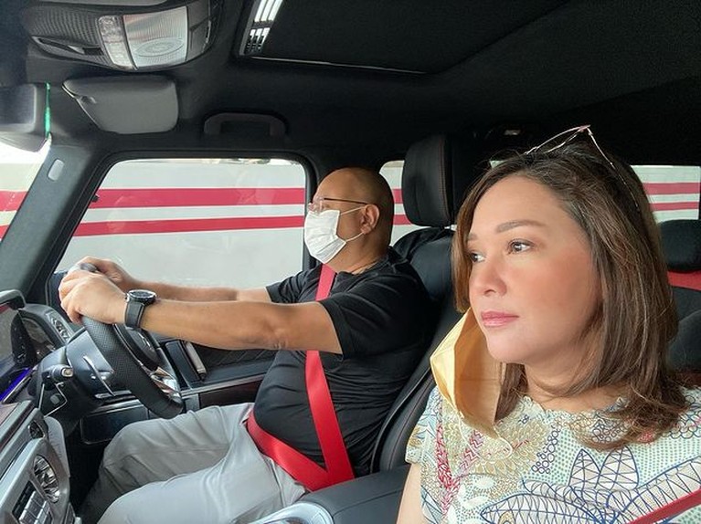 Pasangan yang menikah pada tahun 2018 ini tak ingin punya anak. Yuk intip momen mesra Maia dan Irwan!