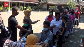 VIDEO: Pemkot Semarang Bagi BST Sekaligus Vaksinasi warga