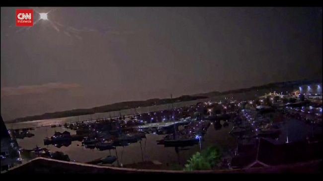 Meteors Exploding in the Sky of Norway