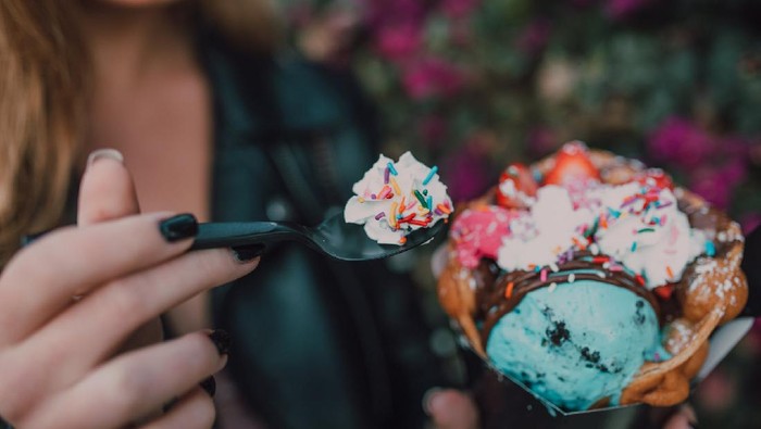 Selain Lagi Stres, Ini Alasan Kenapa Selalu Mengidam Makanan Manis